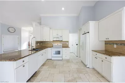 658 Lambton Ln, Naples, FL 34104 - Photo 7