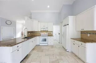 658 Lambton Ln, Naples, FL 34104 - Photo 7