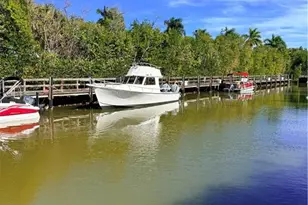 1575 Curlew Ave W, Naples, FL 34102 - Photo 3