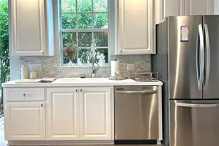 5477 Freeport Ln, Naples, FL 34119 - Photo 9