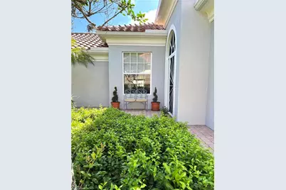 5477 Freeport Ln, Naples, FL 34119 - Photo 3