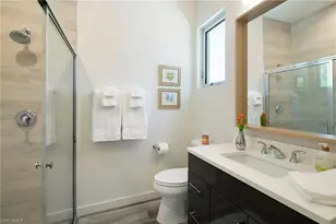 10042 Vanderbilt Dr, Naples, FL 34108 - Photo 23