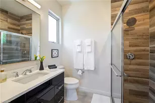 10042 Vanderbilt Dr, Naples, FL 34108 - Photo 17