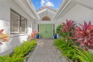 2419 Pinewoods Cir, Naples, FL 34105 - Photo 3