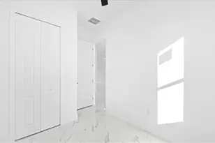 913/915 NE 15th Ln, Cape Coral, FL 33909 - Photo 17