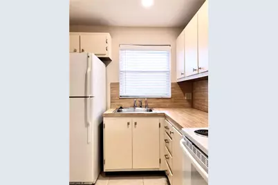 180 Turtle Lake Ct #106, Naples, FL 34105 - Photo 5