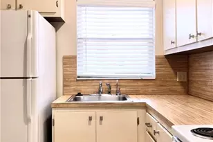 180 Turtle Lake Ct, Naples, FL 34105 - Photo 5