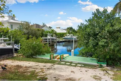 1585 Pelican Ave, Naples, FL 34102 - Photo 5