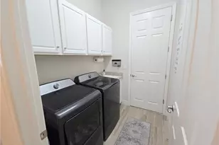 10565 Pistoia Dr, Fort Myers, FL 33913 - Photo 25