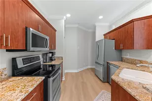 817 Carrick Bend Cir, Naples, FL 34110 - Photo 9