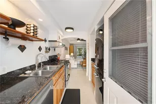 72 7th St S, Naples, FL 34102 - Photo 15