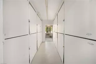 72 7th St S, Naples, FL 34102 - Photo 23