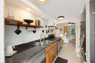 72 7th St S, Naples, FL 34102 - Photo 13