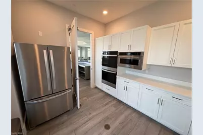 891 10th St S, Naples, FL 34102 - Photo 17