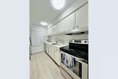 72 7th St S #306, Naples, FL 34102 - Photo 9