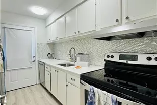 72 7th St S, Naples, FL 34102 - Photo 9