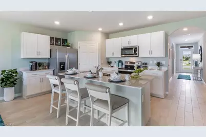 105 NW 10th Ter, Cape Coral, FL 33993 - Photo 9