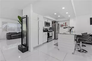 713 SE 43rd St, Cape Coral, FL 33904 - Photo 3