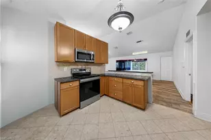625 SW 31st St, Cape Coral, FL 33914 - Photo 9