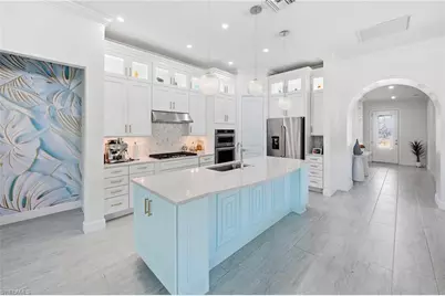 2718 Aviamar Cir, Naples, FL 34114 - Photo 9