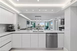 21 Bluebill Ave, Naples, FL 34108 - Photo 9