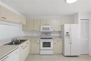 7762 Jewel Ln, Naples, FL 34109 - Photo 9