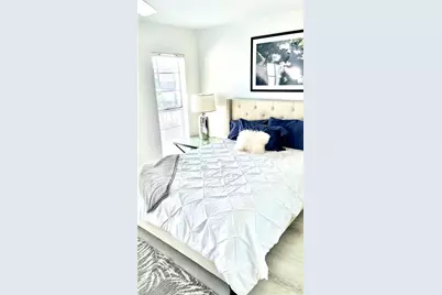 High Point Cir High Point Cir W #304, Naples, FL 34103 - Photo 5