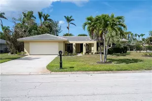 5654 Eichen Cir W, Fort Myers, FL 33919 - Photo 1