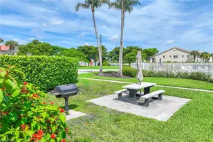 7784 Emerald Cir, Naples, FL 34109 - Photo 31