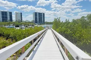 255B Wiggins Bay Dr, Naples, FL 34110 - Photo 9