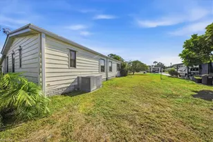 26257 Queen Mary Ln, Bonita Springs, FL 34135 - Photo 35