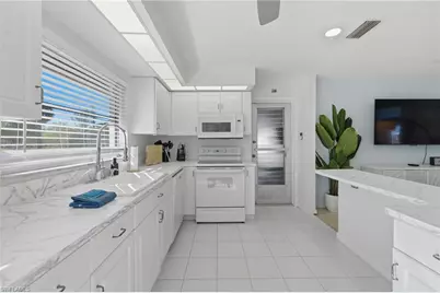 4044 Country Club Blvd, Cape Coral, FL 33904 - Photo 11