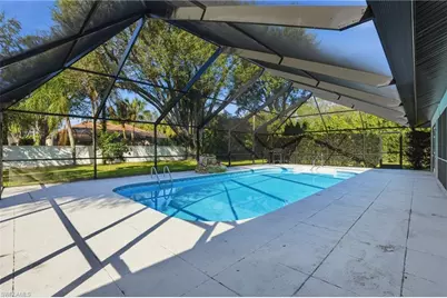 7395 Stonegate Dr, Naples, FL 34109 - Photo 15