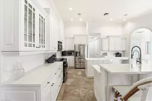 4785 Kittiwake Ct, Naples, FL 34119 - Photo 9