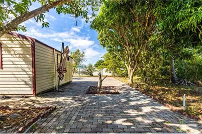 1219 SE 19th Ter, Cape Coral, FL 33990 - Photo 27