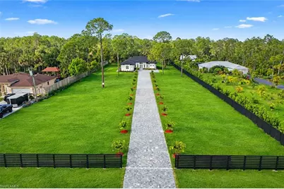 1687 19th St SW, Naples, FL 34117 - Photo 3