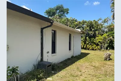 13470 McGregor Blvd, Fort Myers, FL 33919 - Photo 3