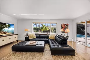 688 Parkview Ln, Naples, FL 34103 - Photo 13