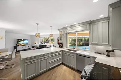 688 Parkview Ln, Naples, FL 34103 - Photo 3