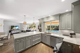 688 Parkview Ln, Naples, FL 34103 - Photo 3