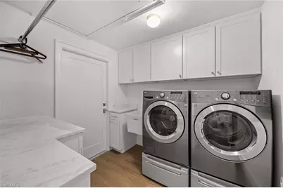 688 Parkview Ln, Naples, FL 34103 - Photo 21