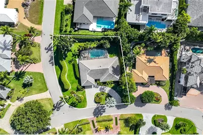 688 Parkview Ln, Naples, FL 34103 - Photo 27