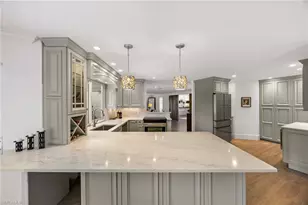 688 Parkview Ln, Naples, FL 34103 - Photo 9