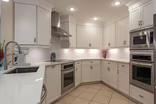 60 Seagate Dr, Naples, FL 34103 - Photo 5