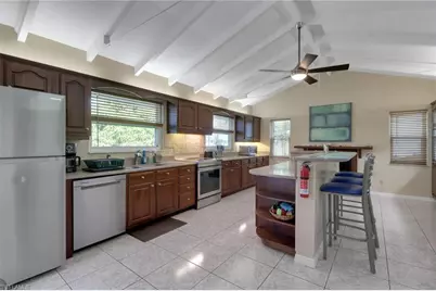 562 Goldcoast Ct, Marco Island, FL 34145 - Photo 9