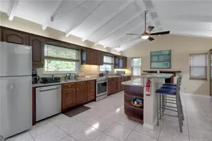 562 Goldcoast Ct, Marco Island, FL 34145 - Photo 9