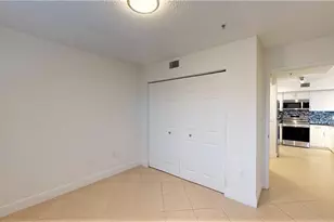 1210 Wildwood Lakes Blvd, Naples, FL 34104 - Photo 9