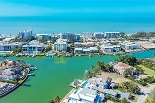 1910 Gulf Shore Blvd N, Naples, FL 34102 - Photo 29