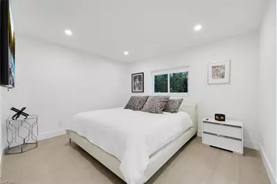 10002 Vanderbilt Dr, Naples, FL 34108 - Photo 21