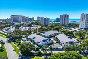 5633 Turtle Bay Dr, Naples, FL 34108 - Photo 27